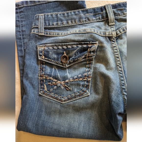 BKE Buckle Jeans Women's Stella Capri Distressed Blue Stretch Denim Sz 29. - Picture 10 of 16